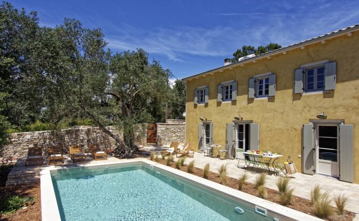 flagstones_limestones_Damask for Dodo darling_paxoi greece