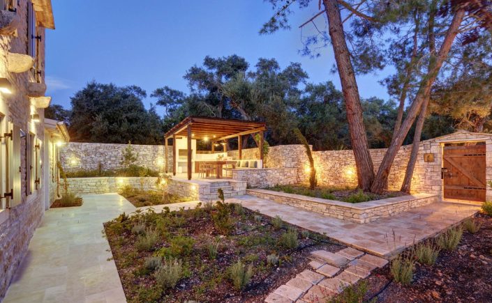 flagstones_limestones_Damask for Dodo darling_paxoi greece