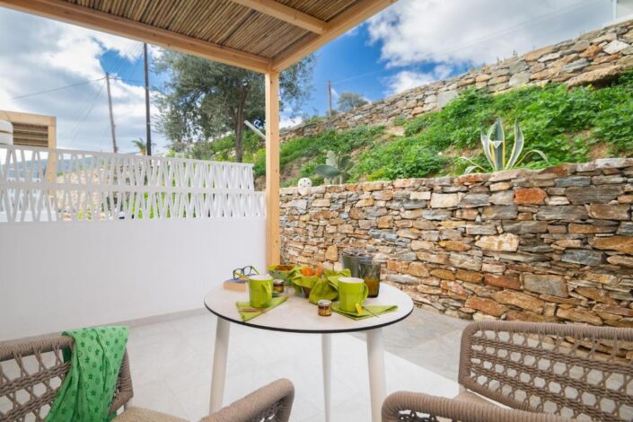 klostra-CYCLADES_Damask_MILES-AWAY-RESIDENCIES_SIFNOS