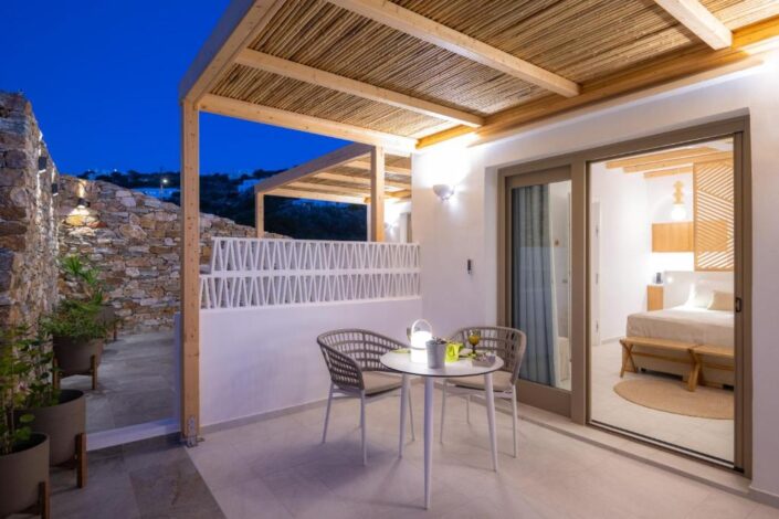 klostra-CYCLADES_Damask_MILES-AWAY-RESIDENCIES_SIFNOS