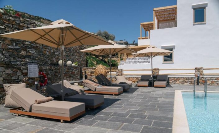 klostra-CYCLADES_Damask_MILES-AWAY-RESIDENCIES_SIFNOS
