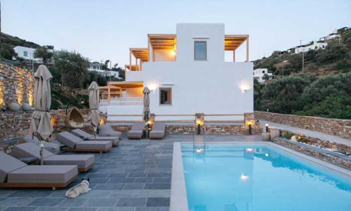 klostra-CYCLADES_Damask_MILES-AWAY-RESIDENCIES_SIFNOS